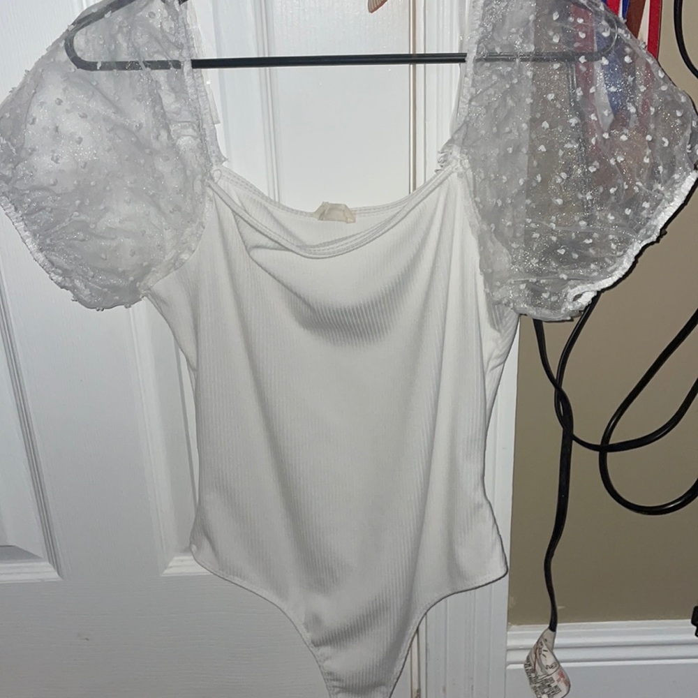 White puffy arm body suit